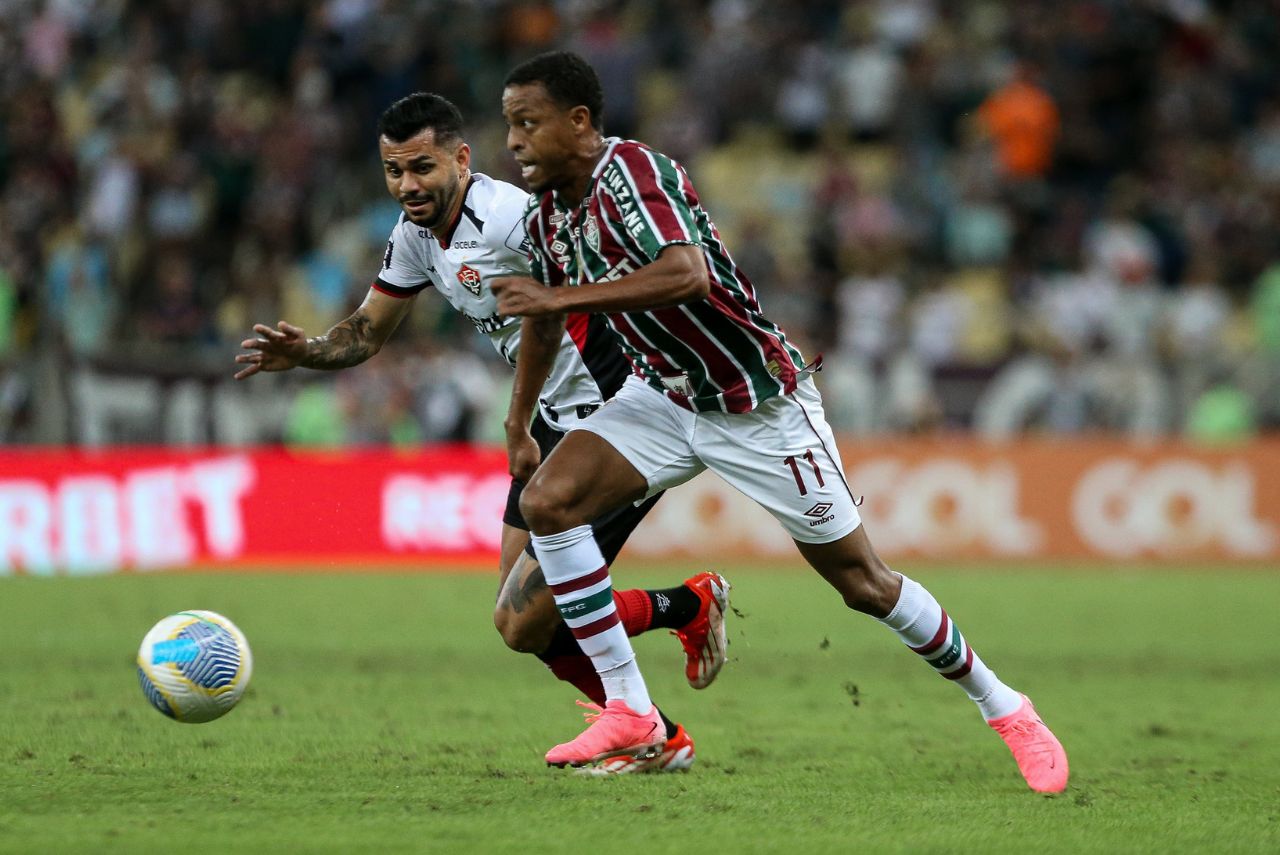 Vitória vence e afunda o Fluminense na lanterna do Brasileirão Game Arena