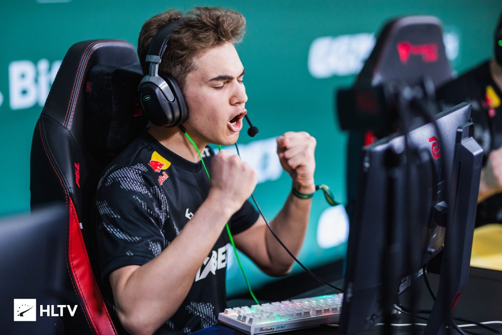 PGL Major Antwerp 2022: Team Spirit bate CPH Flames e fica 3-0