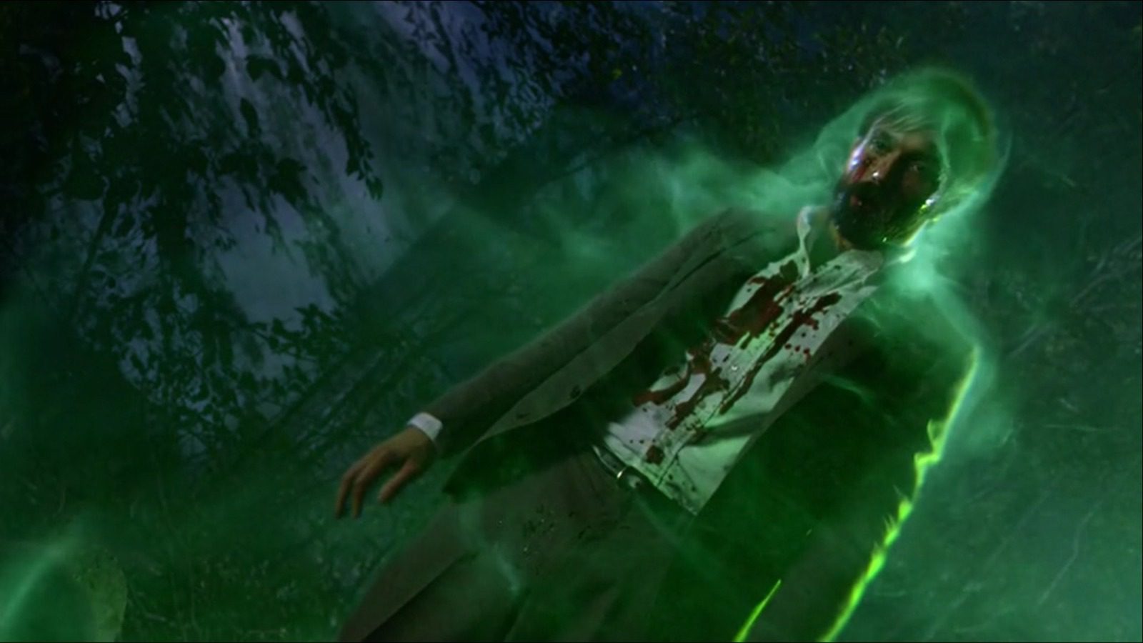 Emmett Scanlan como Jim Corrigan/Espectro na série Constantine, parte do Arrowverso. (Imagem: Reprodução)