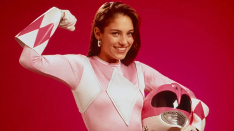 A atriz da Ranger Rosa comentou a ausência no especial de Power Rangers (Imagem: Reprodução)