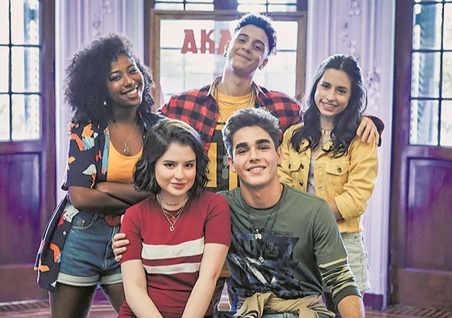 O elenco caracterizado de Turma da Mônica Jovem: Sophia Valverde (Mônica), Xande Valois (Cebola), Carol Roberto (Milena), Theo Salomão (Cascão) e Bianca Paiva (Magali).