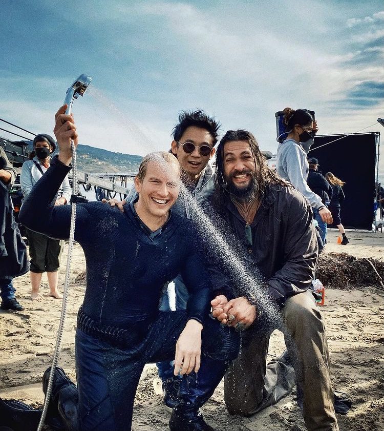 Patrick Wilson, James Wan e Jason Momoa em imagem de bastidores de Aquaman e o Reino Perdido