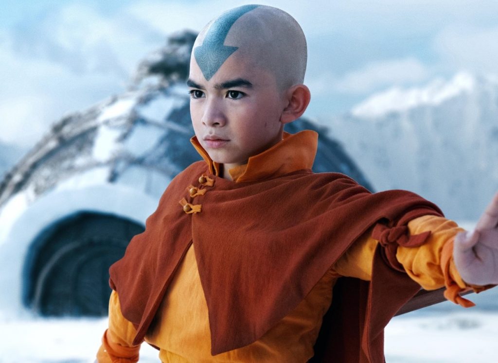 Gordon Cormier como Aang, o Último Mestre do Ar em Avatar