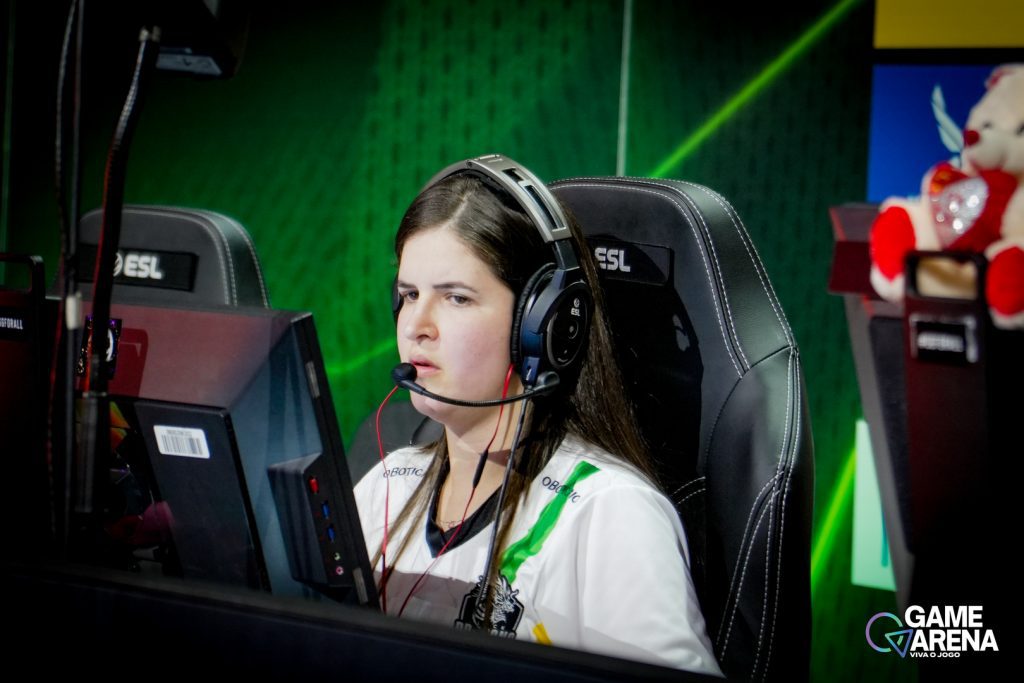 CS:GO: AnnaEX deixa a Black Dragons e deve pintar na FURIA