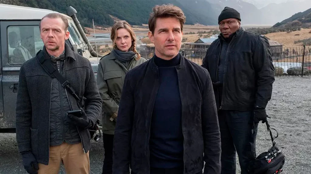 Missão Impossível: Ethan Hunt (Tom Cruise) e sua equipe, Ilsa Faust (Rebecca Ferguson), Benji Dunn (Simon Pegg) e Luther Stickell (Ving Rhames)