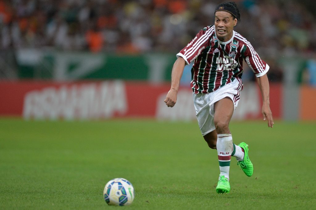 Pedindo 23 elencos, DME de Ronaldinho é liberado no FIFA 23