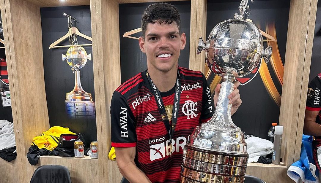 Ayrton Lucas afirma que o Flamengo é seu 'time do coração' e que