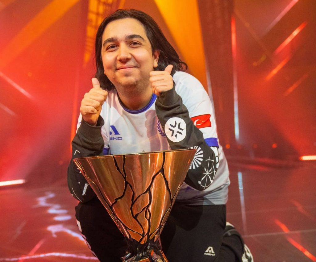 VALORANT: FUT Esports chega em acordo com campeão mundial cNed