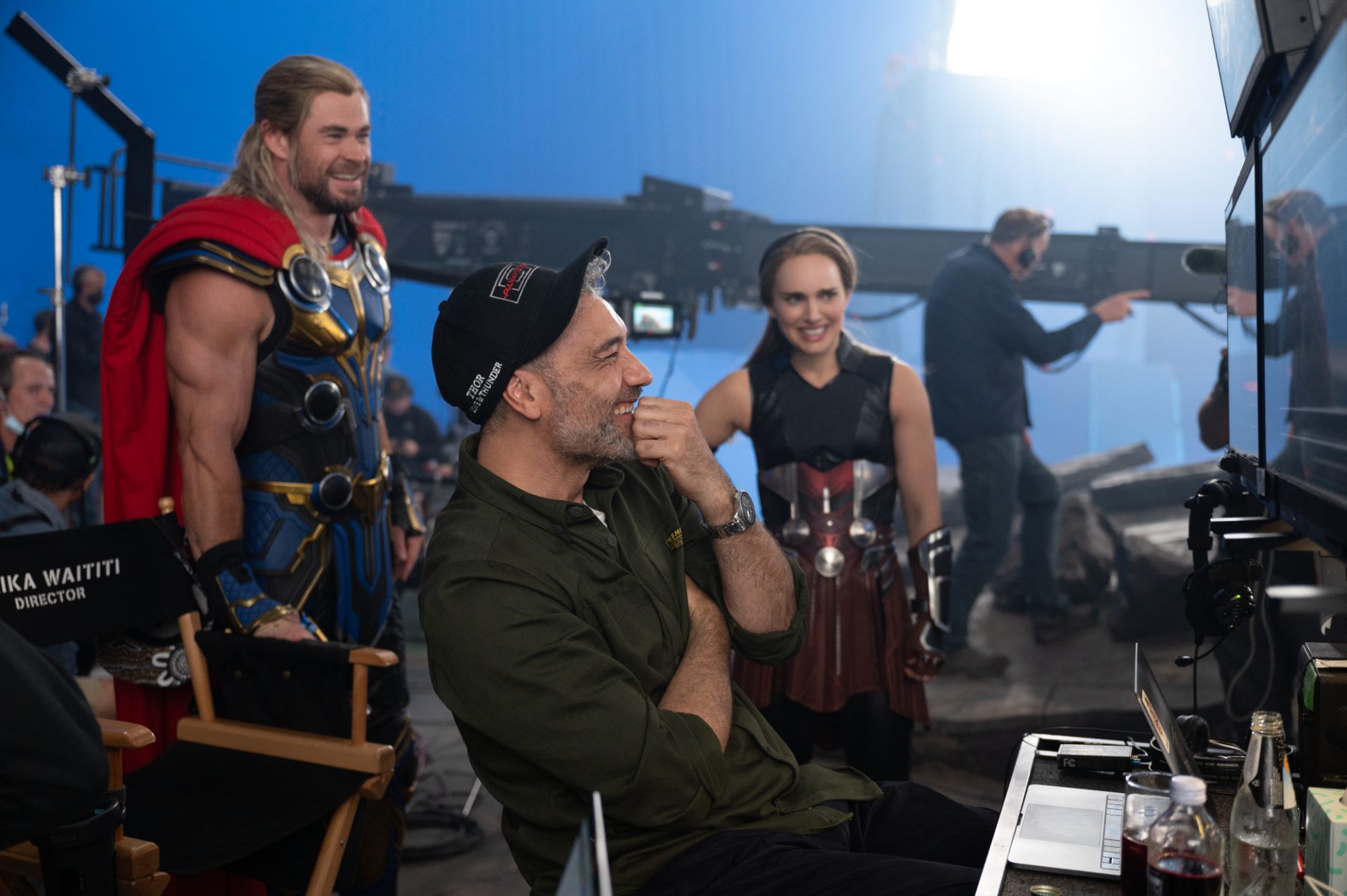 Chris Hemsworth anuncia fim das filmagens de Thor: Love and Thunder