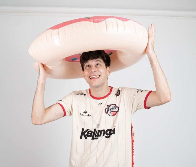 LoL: Grevthar volta vestir camisa da RED Canids