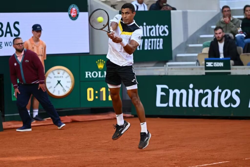 Tenista Thiago Monteiro em jogo do quali de Roland Garros 2024