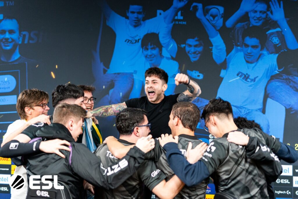 9z Team comemora vitória contra Vitality na IEM Dallas 2024.