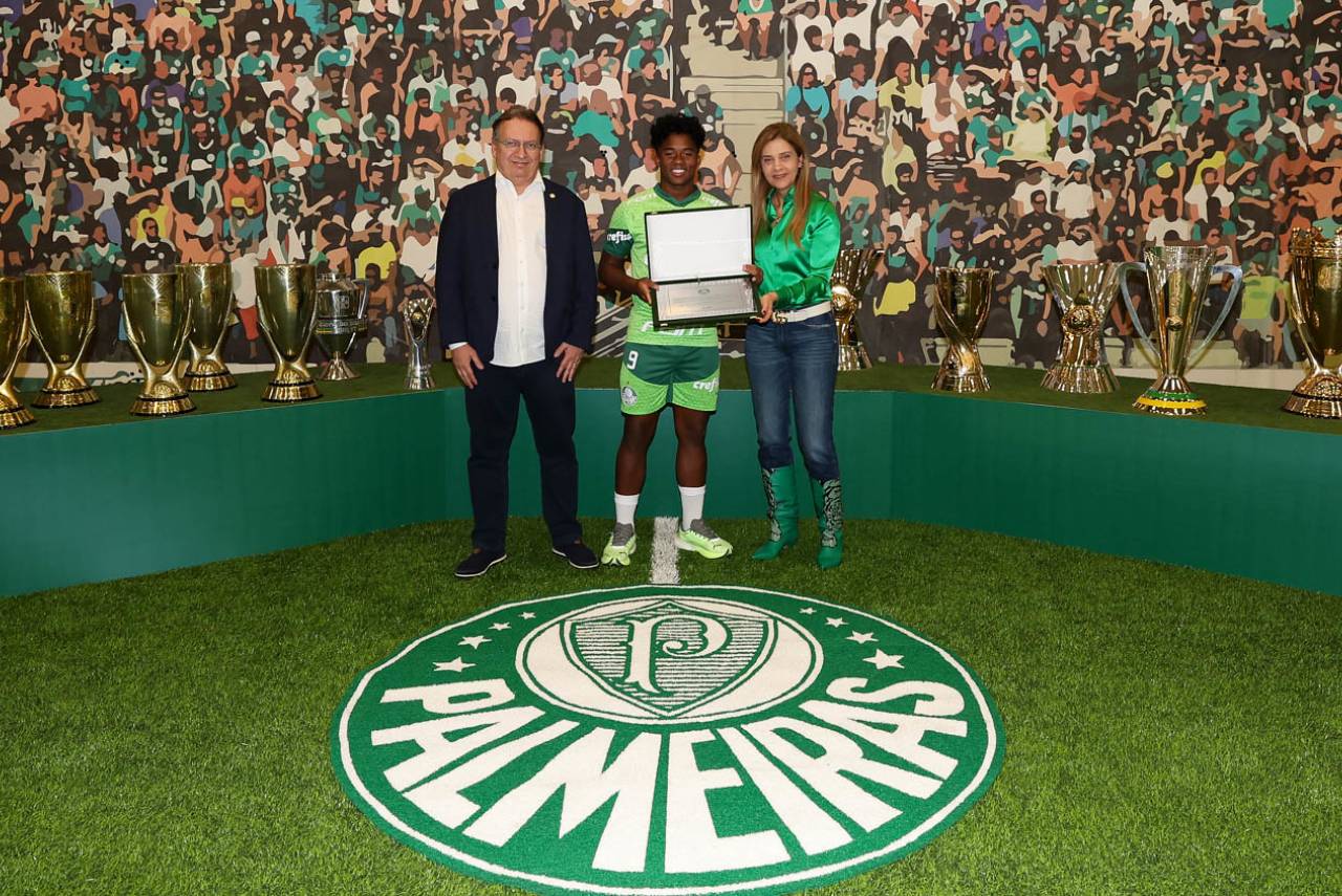 Endrick recebeu algumas homenagens na sua despedida do clube; Foto: Cesar Greco/Palmeiras