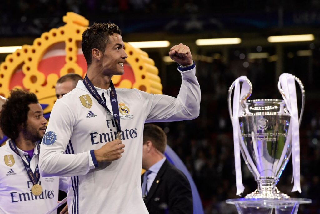 Cristiano Ronaldo com taça da Champions League