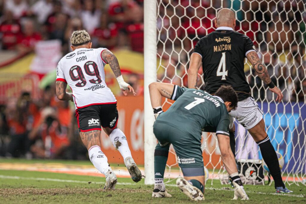 Goleada do Vasco sofrida para o Flamengo acendeu alerta no clube. Foto: Paula Reis/CRF