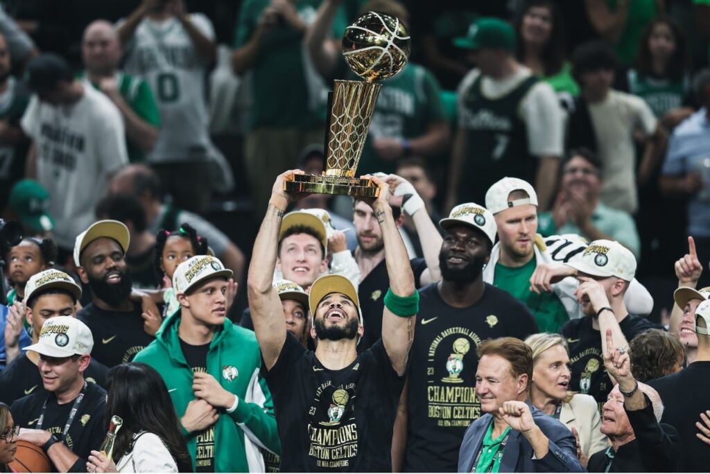 Boston Celtics faturou o título sobre o Dallas Mavericks no 5º jogo (Foto: Reprodução)