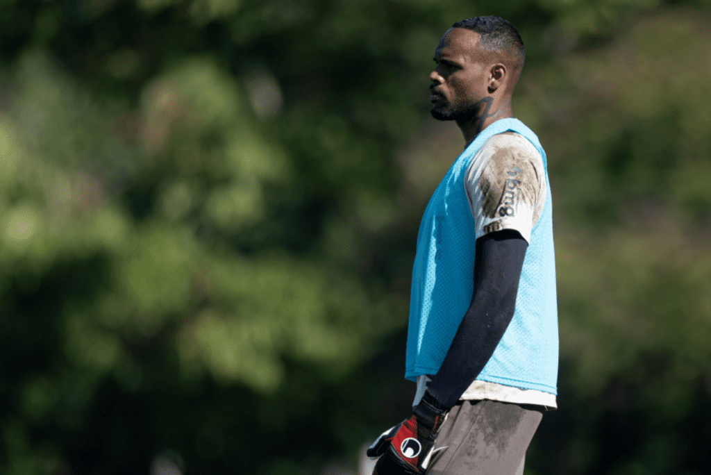 Carlos Miguel foi afastado no Corinthians e não deve jogar mais a Série A