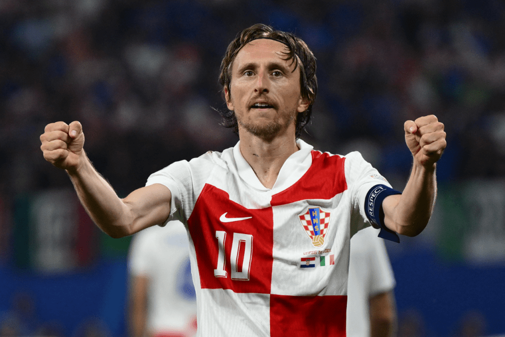 Luka Modric se torna o homem mais velho marcar