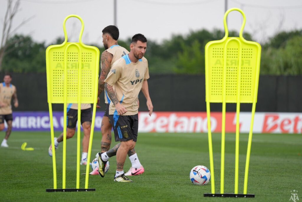 Messi em treino da Argentina