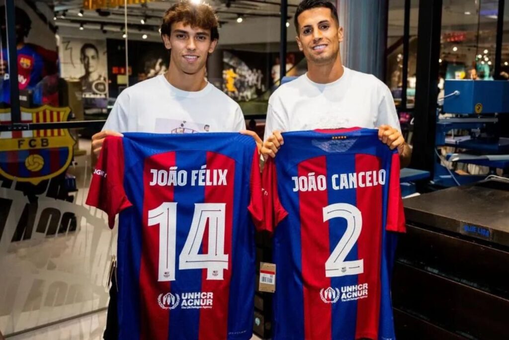 João Félix e João Cancelo devem seguir no Barcelona (Foto: Reprodução)