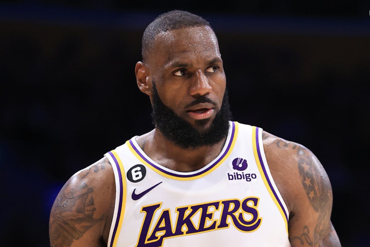 LeBron James abre mão de renovação automática, mas deve seguir com os ...