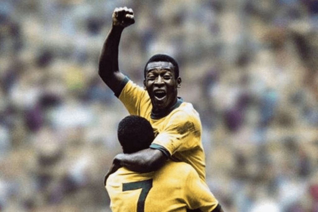 Único tricampeão da Copa do Mundo, Rei Pelé é homenageado pelo presidente Lula