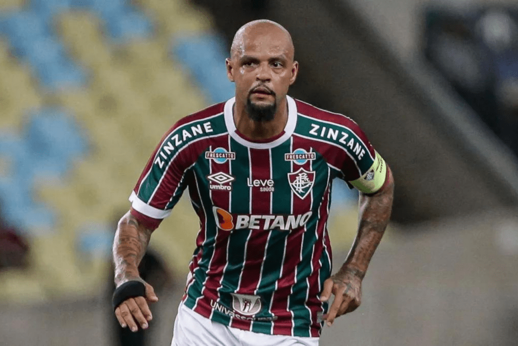 Felipe Melo foi punido pelo STJD por agredir assessor do Atlético-GO