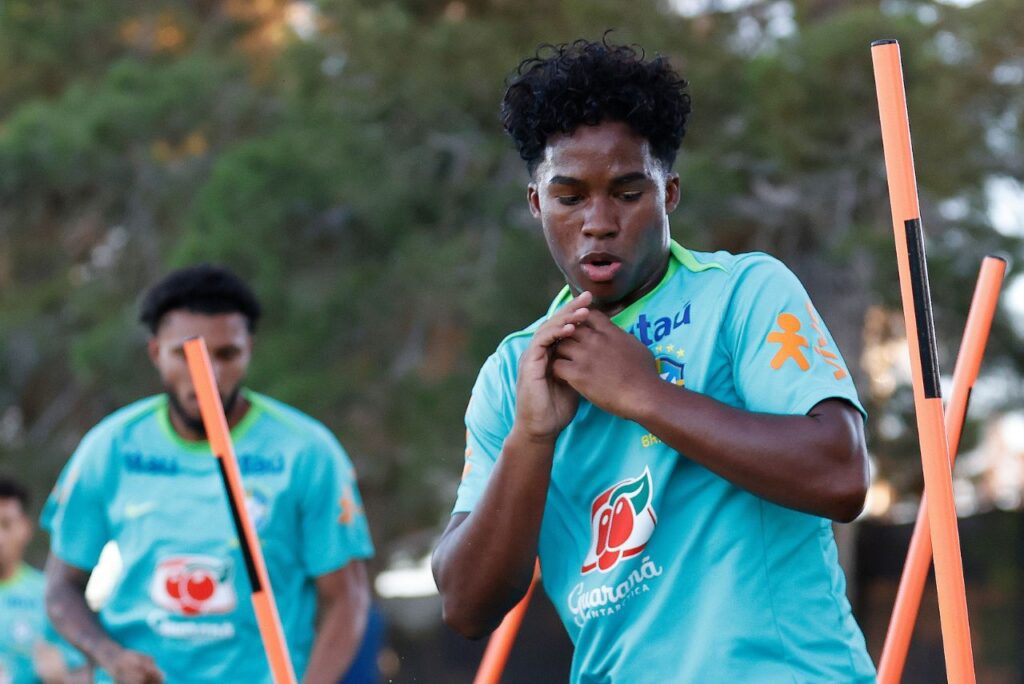 Endrick em treino da Seleção