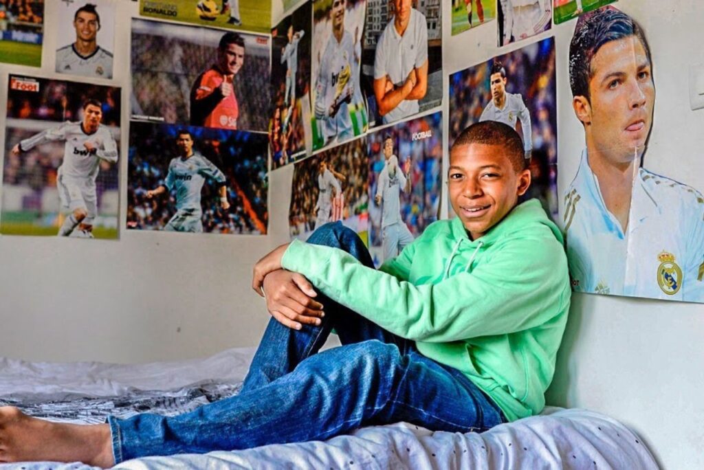 Cristiano Ronaldo foi o grande ídolo de Mbappé na infância (Foto: Reprodução)