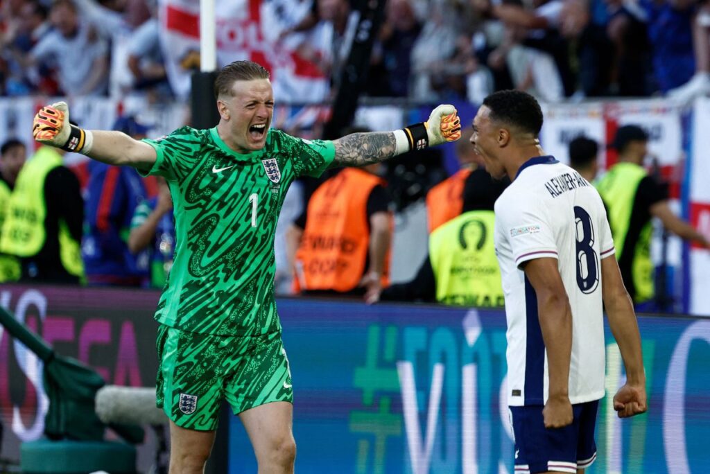 Pickford e Alexander-Arnold comemoram classificação da Inglaterra