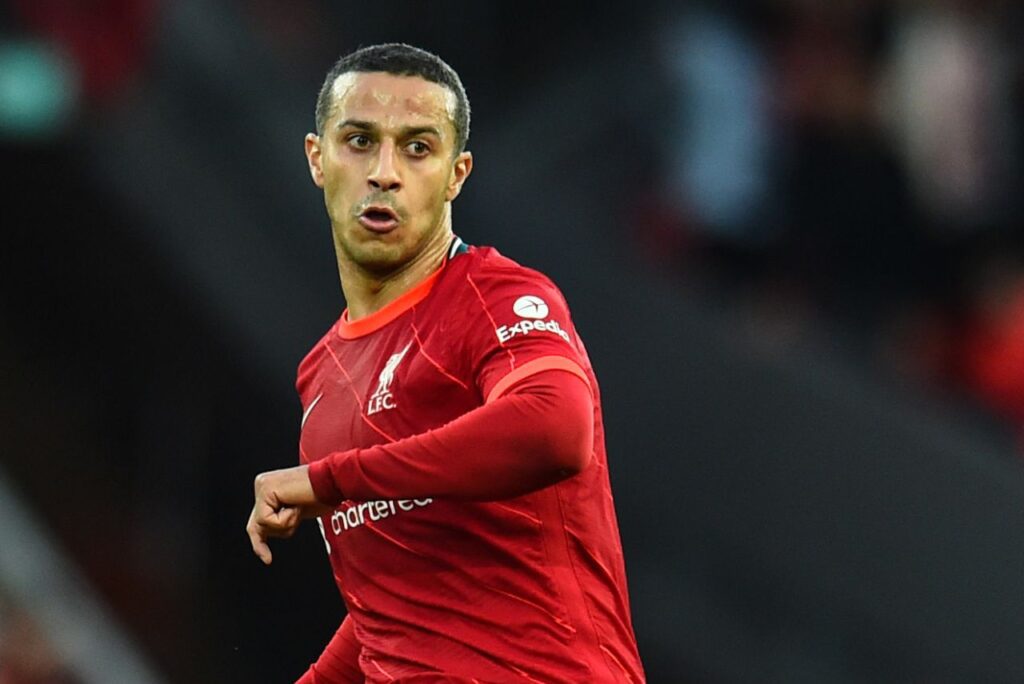 Thiago Alcântara em campo pelo Liverpool