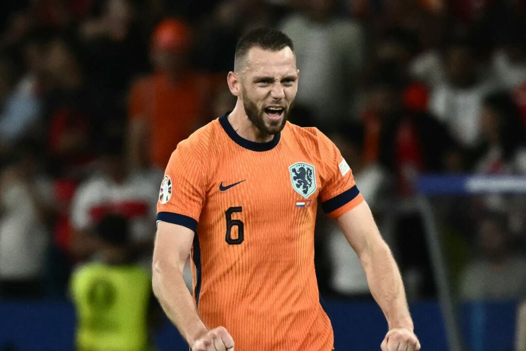 De Vrij comemora gol da Holanda