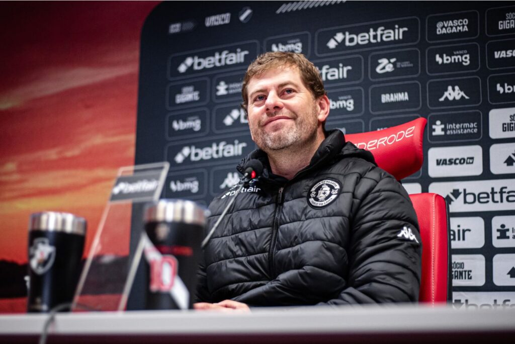 Rafael Paiva em coletiva do Vasco no Beira-Rio