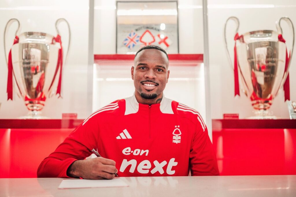 Ex-Corinthians, Carlos Miguel foi anunciado pelo Nottingham Forest