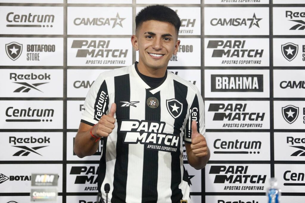 Thiago Almada foi apresentado no Botafogo nesta terça-feira (9). Foto: Vitor Silva/Botafogo