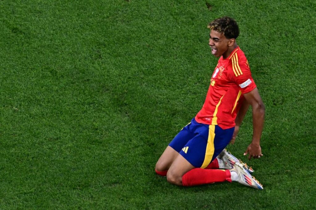 Lamine Yamal celebrando seu primeiro gol na Eurocopa. Foto: TOBIAS SCHWARZ/AFP