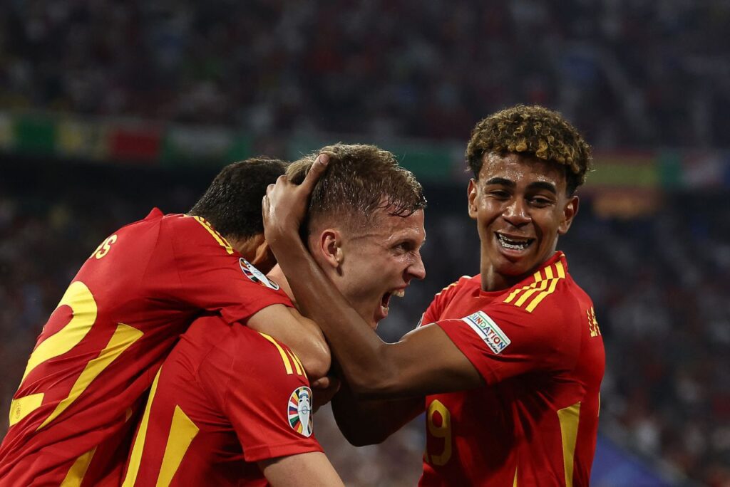 Dani Olmo e Lamine Yamal garantiram a vitória da Espanha sobre a França (Foto: Franck Fife/AFP)