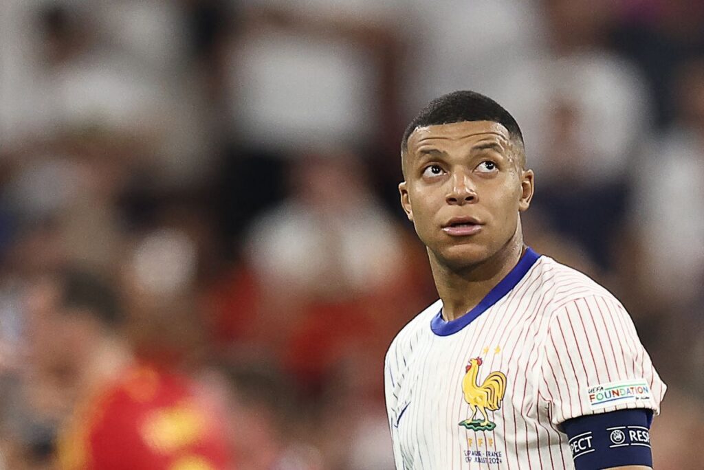 Mbappé em campo na Eurocopa (Foto: Franck Fife/AFP)