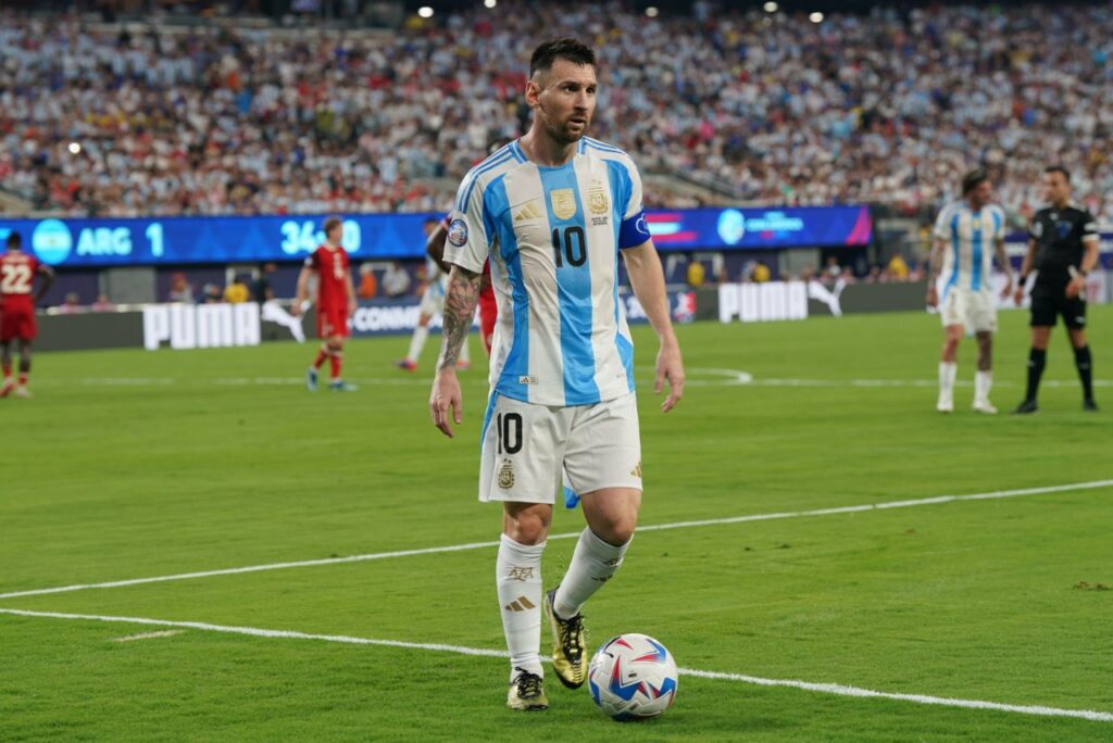 Messi durante partida contra o Canadá