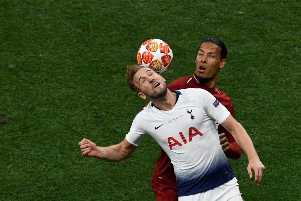 Kane e Van Dijk durante final da Champions League em 2019