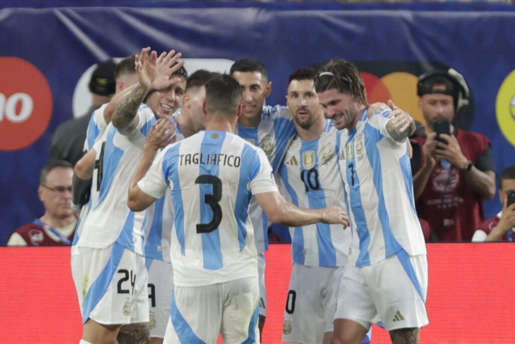 Jogadores da Argentina durante vitória contra o Canadá