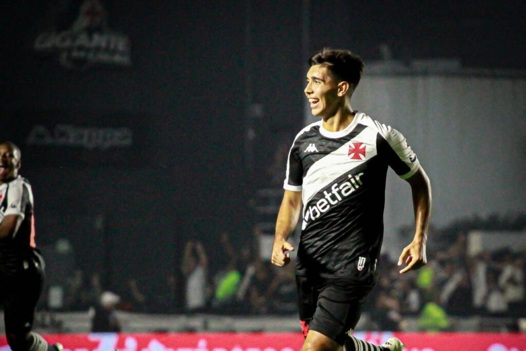 Sforza marcou um golaço e fechou o placar sobre o Corinthians. Foto: Matheus Lima/Vasco