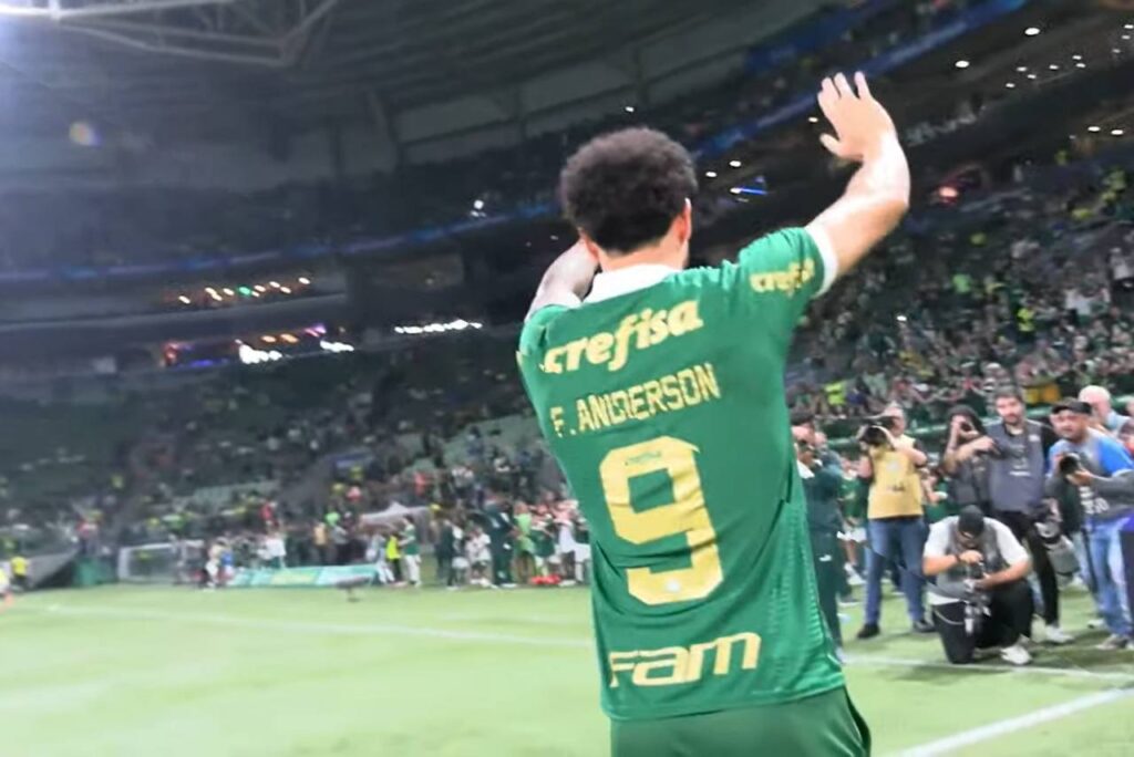 Felipe Anderson em apresentação para a torcida do Palmeiras. Foto: Reprodução/TV Palmeiras