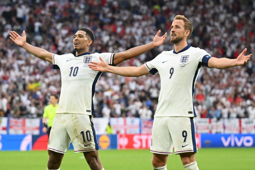 Bellingham e Kane celebrando o gol da Inglaterra. Foto: Reprodução/X