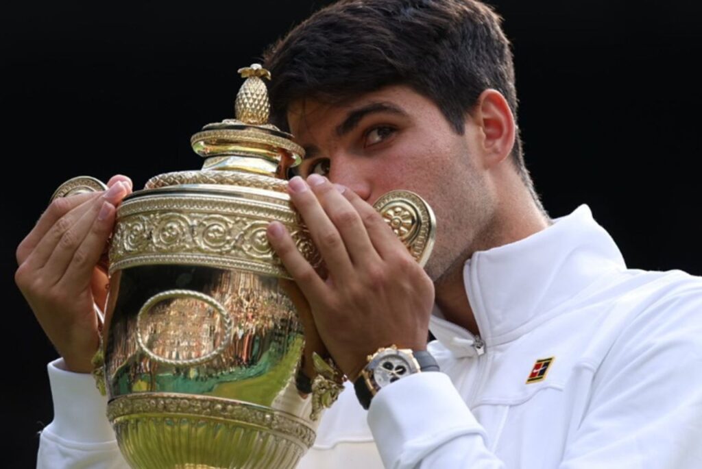 Carlos Alcaraz faturou o bicampeonato em Wimbledon (Foto: Reprodução)