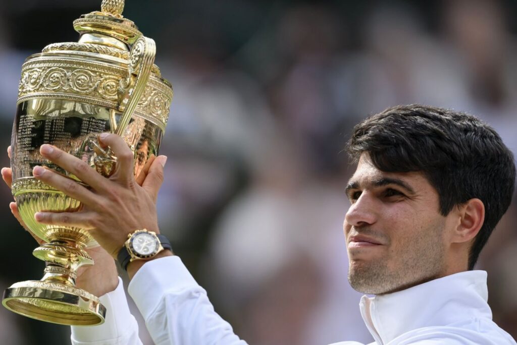 Carlos Alcaraz segue em terceiro no ranking ATP