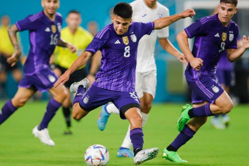 Thiago Almada é o destaque da Argentina em Paris 2024 (Foto: Reprodução)