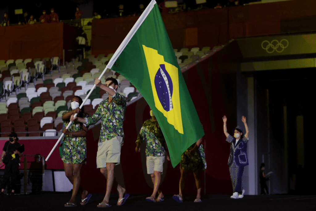 Em 2021, delegação teve dois portas-bandeiras do Brasil em Tóquio