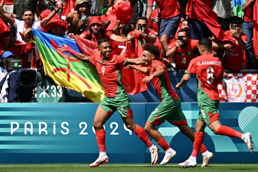 Jogadores de Marrocos comemoram gol contra a Argentina