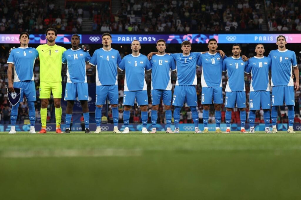 Boa parte do estádio vaiou o time de Israel. Foto: FRANCK FIFE/AFP